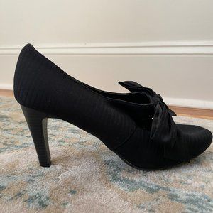 ANN MARINO - 3" Black Heel with Bow Detail on Front (Size 10)